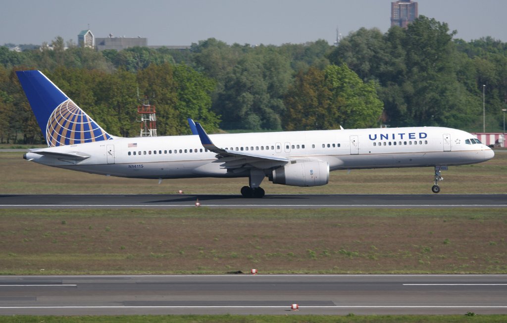 United Airlines B 757-224 N14115 beim Start in Berlin-Tegel am 07.05.2011