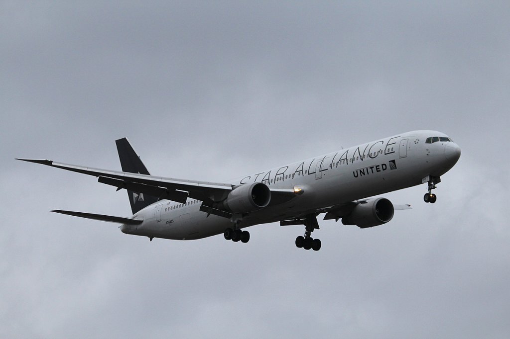 United Airlines B 767-424(ER) N76055 bei der Landung in Berlin-Tegel am 03.03.2013