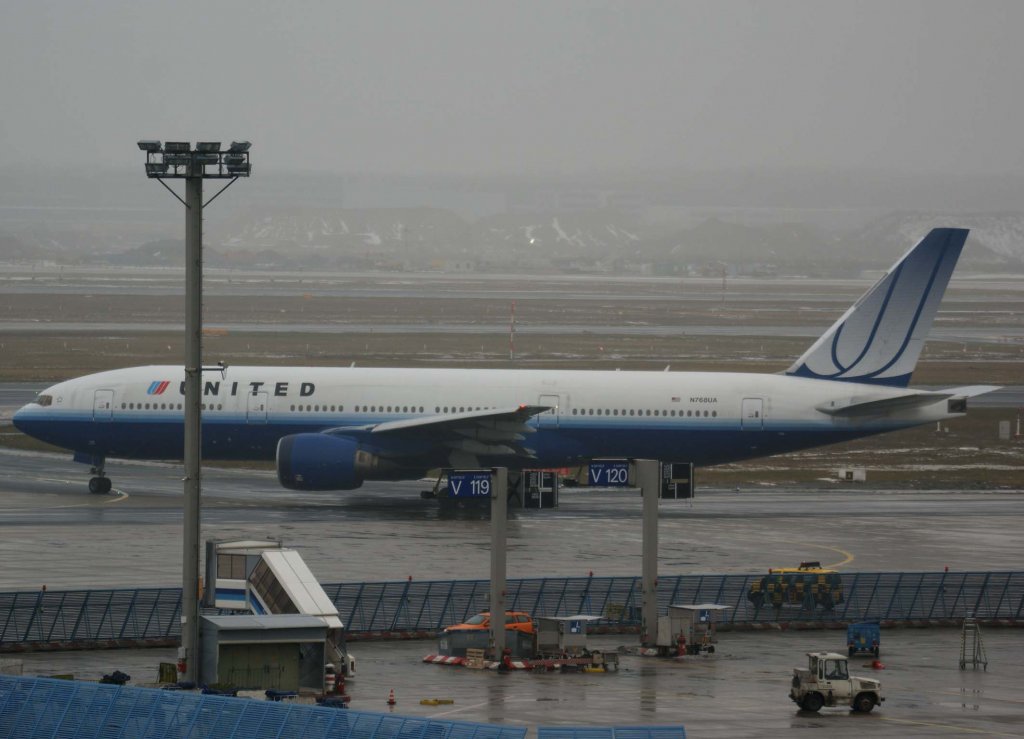 United Airlines, N768UA, Boeing 777-200 ER, 2010.01.19, FRA, Frankfurt, Germany