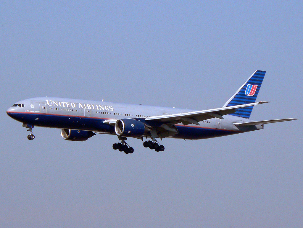 United B777-200 N787UA im Anflug auf die damalige 25R in FRA / EDDF / Frankfurt am 23.09.2007