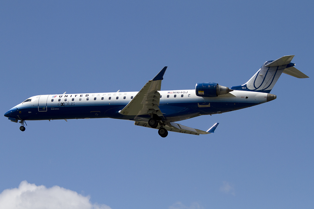United Express, N164GJ, Bombardier, CRJ-702, 24.08.2011, YUL, Montreal, Canada 



