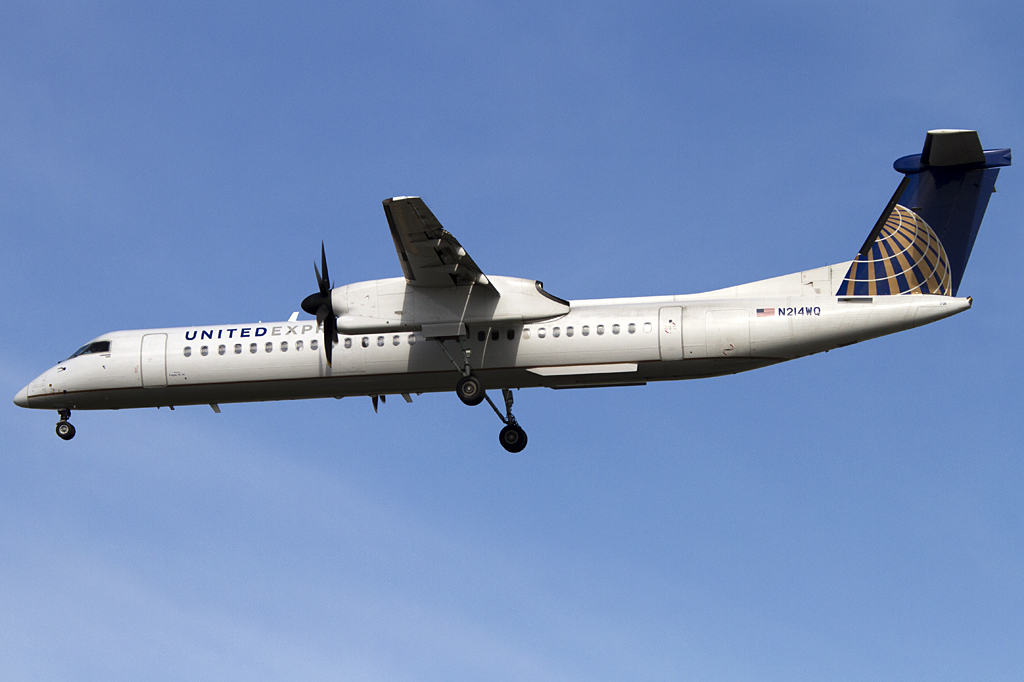 United Express, N214WQ, Bombardier, DHC-8-402Q Dash 8, 25.08.2011, YUL, Montreal, Canada 


