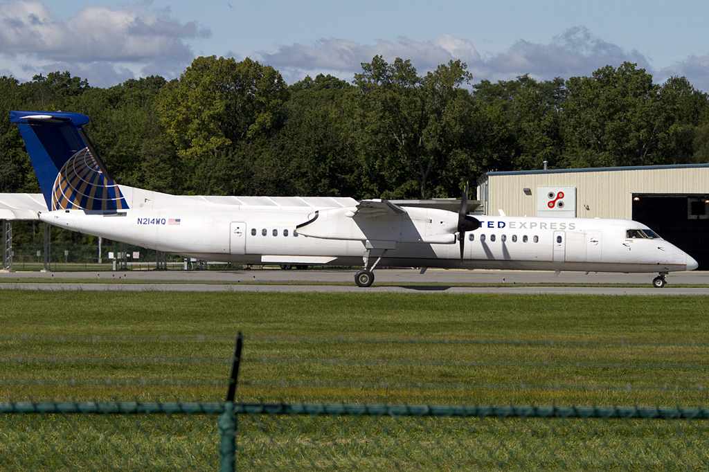 United Express, N214WQ, deHavilland, DHC-8-402Q Dash 8, 29.08.2011, ALB, Albany, USA


