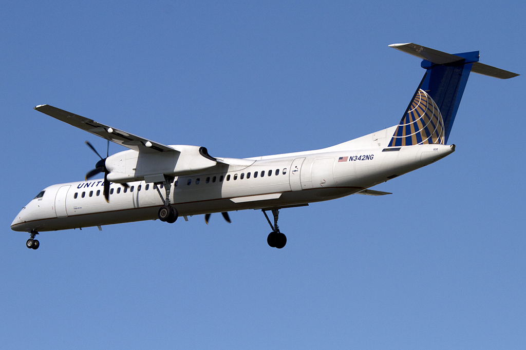 United Express, N342NG, deHavilland, DHC-8-402Q Dash 8, 24.08.2011, YUL, Montreal, Canada



