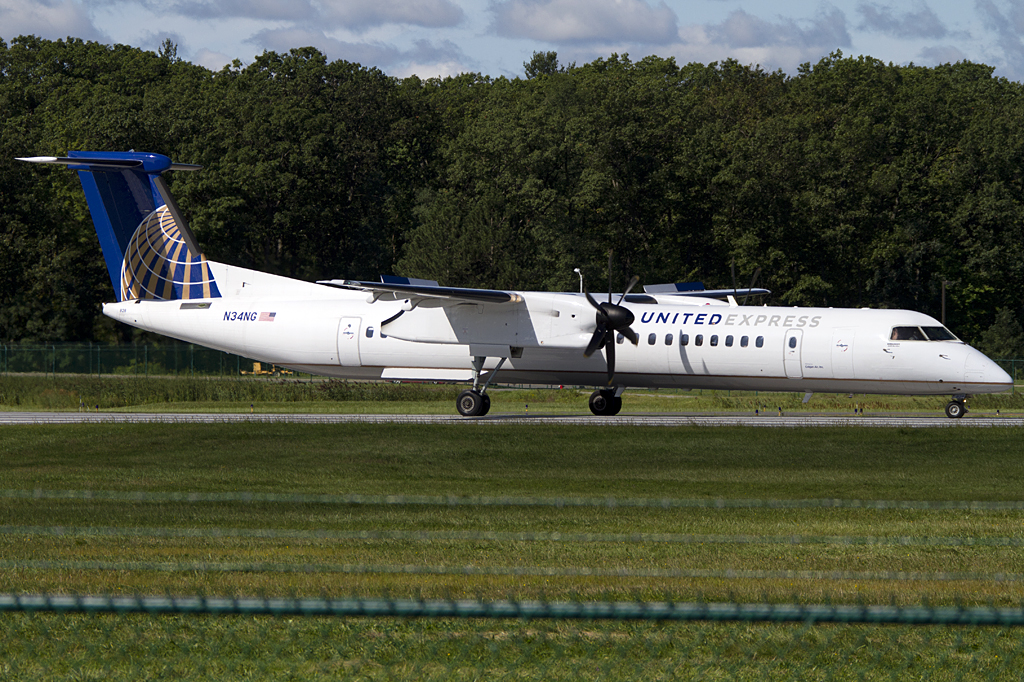 United - Express, N34NG, deHavilland, DHC-8-402Q Dash 8, 29.08.2011, ALB, Albany, USA 


