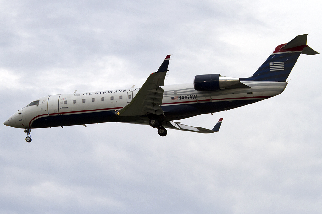 US Airways - Express, N416AW, Bombardier, CRJ-200LR, 25.08.2011, YUL, Montreal, Canada 


