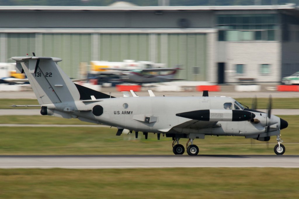 US Army, 13122, Beechcraft, RC-12 P Huron, 05.09.2012, STR-EDDS, Stuttgart, Germany