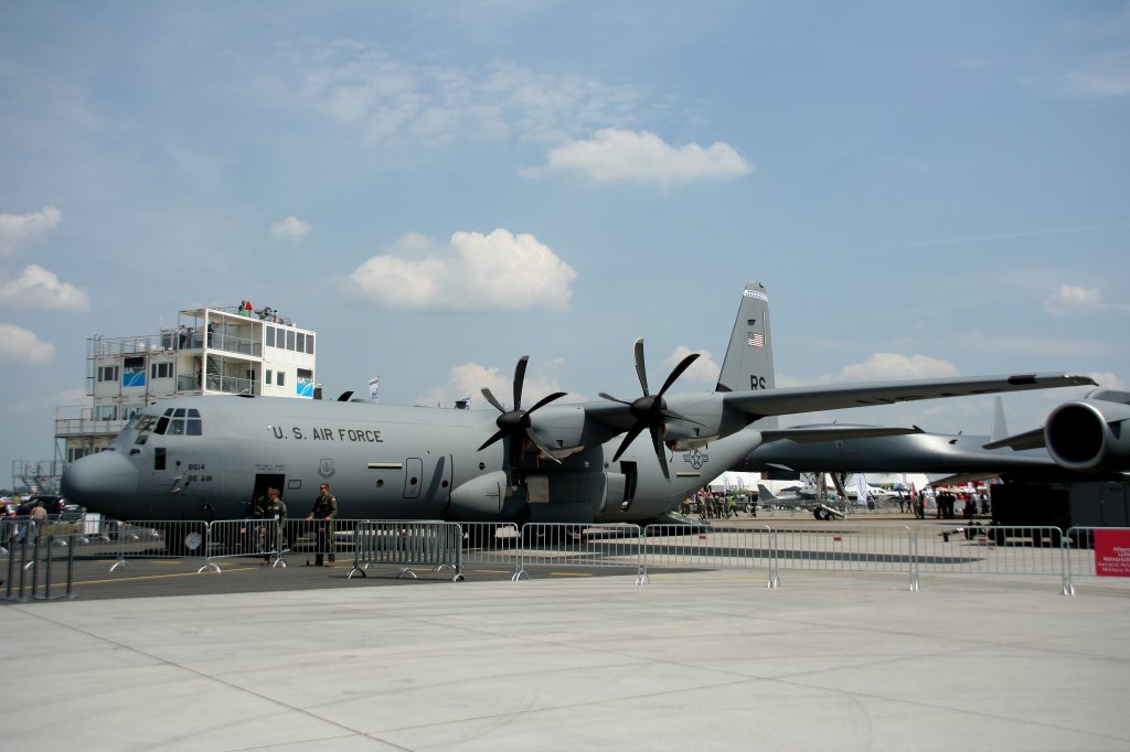 USA-Air Force C-130J 07-8614 am 08.06.2010 auf der ILA 2010 in Berlin-Schnefeld