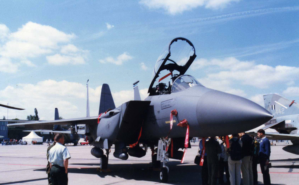 USA Air Force F 15 auf der ILA 1998 in Berlin-Schnefeld (Scan)