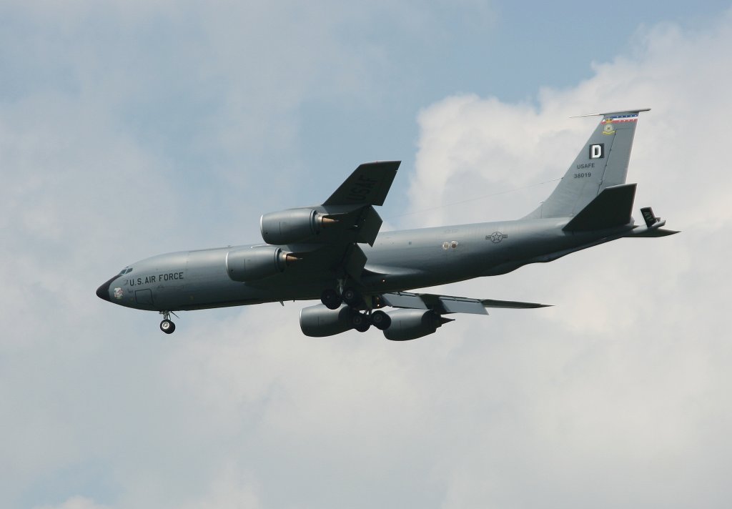 USA-Air Force KC-135R 63-8019 im Landeanflug zur ILA 2010 in Berlin-Schnefeld am 07.06.2010