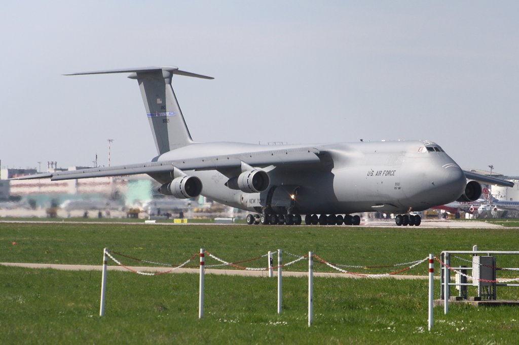 USA - Air Force 
Lockheed C-5A Galaxy 
69-0021 
STR Stuttgart [Echterdingen], Germany
09.04.11
