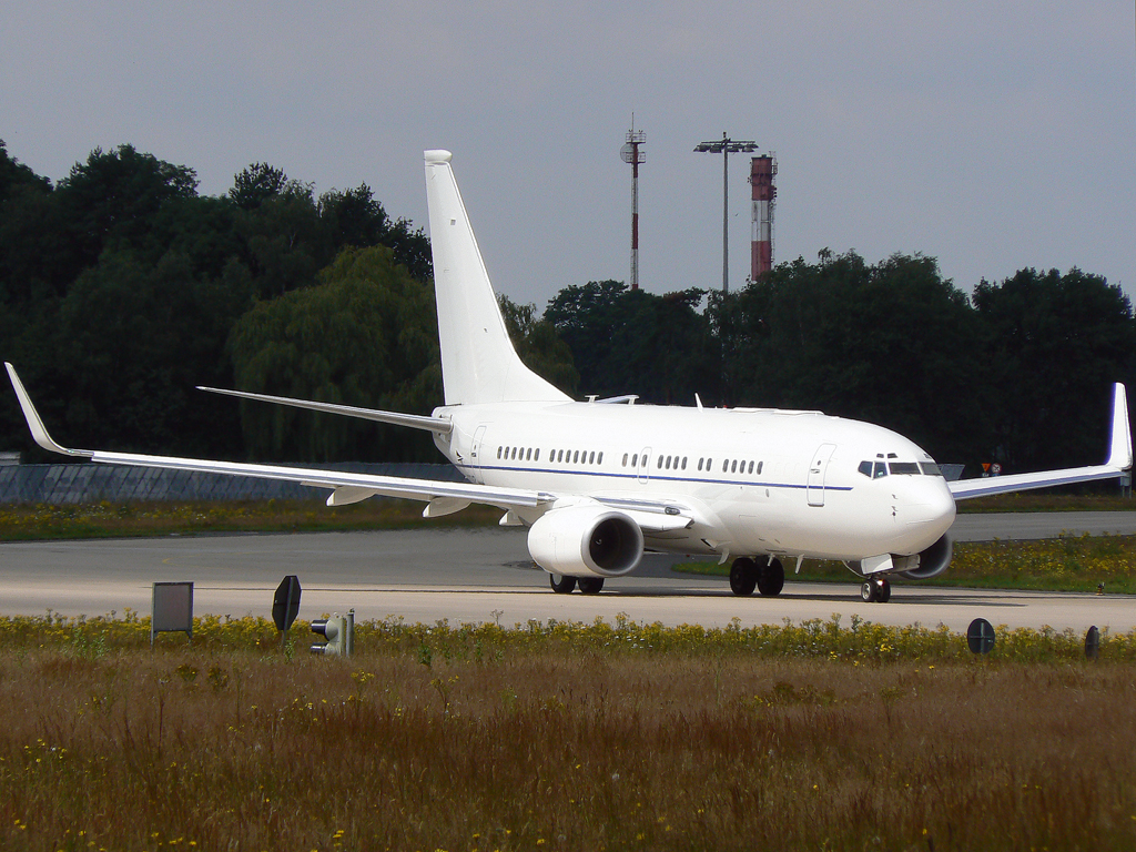 USA Army C-40B 02-0042 auf dem Taxiway zur 27 in GKE / ETNG / Geilenkirchen am 25.07.2007