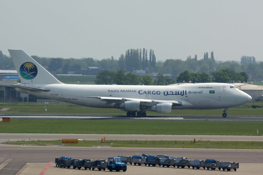 Veteran Avia (Saudi Arabian Cargo-Lackierung), EK-74799, Boeing, 747-200 B (SF), 25.05.2012, AMS-EHAM, Amsterdam (Schiphol), Niederlande 