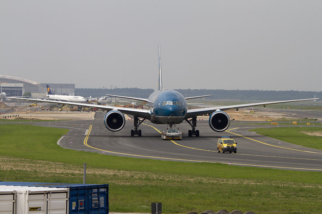 Vietnam Airlines, VN-A141, Boeing, B777-2Q8ER, 29.07.2011, FRA, Frankfurt, Germany 





