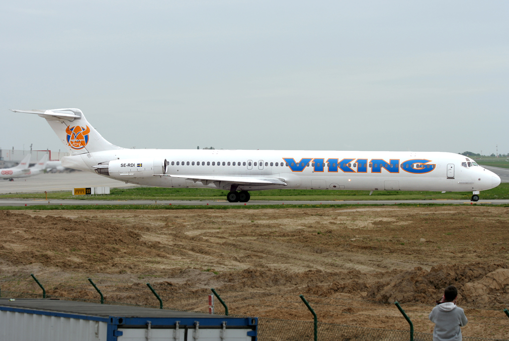 Viking MD82 SE-RDI beim Line Up auf die 23 in LGG / EBLG / Liege am 03.05.2009