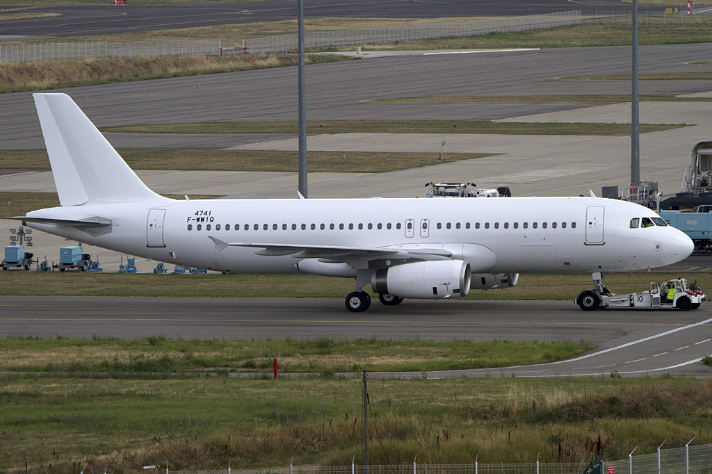 Volaris, F-WWIQ (later Reg.: XA-VOX), Airbus, A320-232, 21.06.2011, TLS, Toulouse, France



