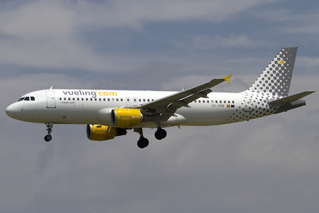 Vueling, EC-FNR, Airbus, A320-211, 18.06.2011, BCN, Barcelona, Spain 





