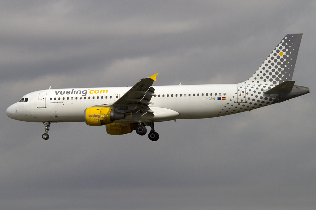 Vueling, EC-GRH, Airbus, A320-211, 10.09.2010, BCN, Barcelona, Spain 



