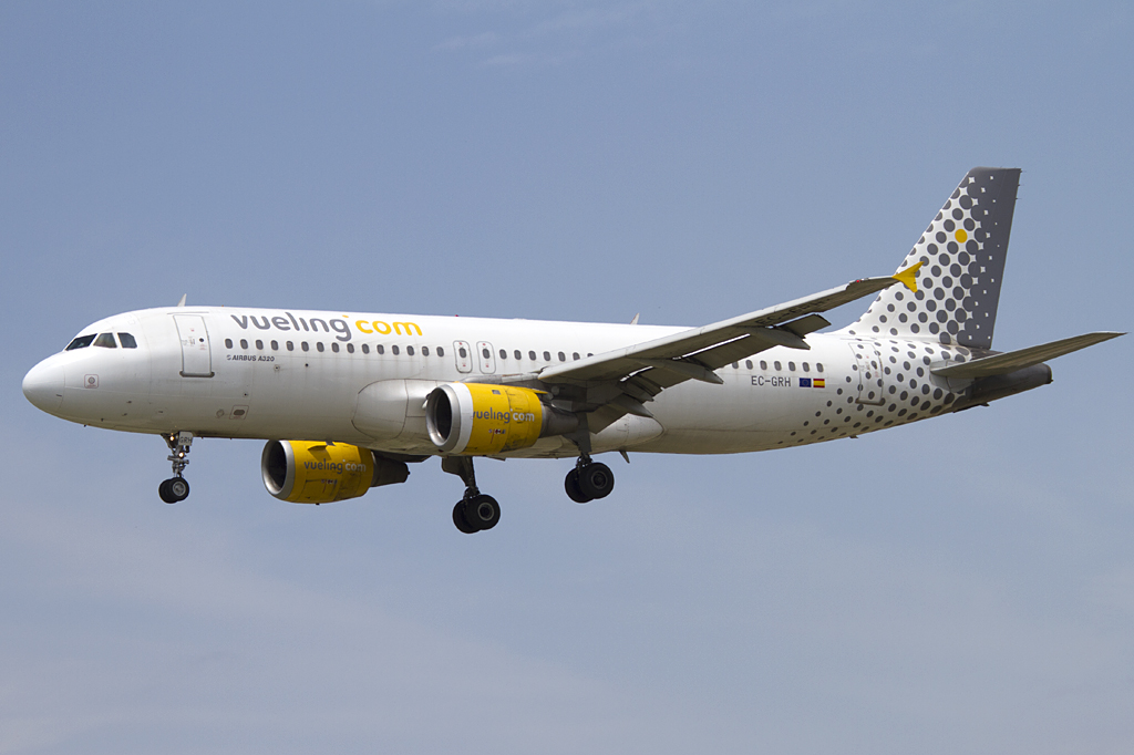 Vueling, EC-GRH, Airbus, A320-211, 18.06.2011, BCN, Barcelona, Spain 






