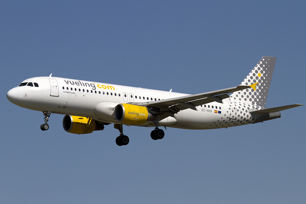 Vueling, EC-HHA, Airbus, A320-214, 19.09.2010, BCN, Barcelona, Spain 




