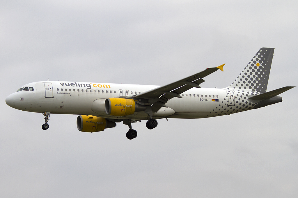 Vueling, EC-HQI, Airbus, A320-214, 18.06.2011, BCN, Barcelona, Spain 




