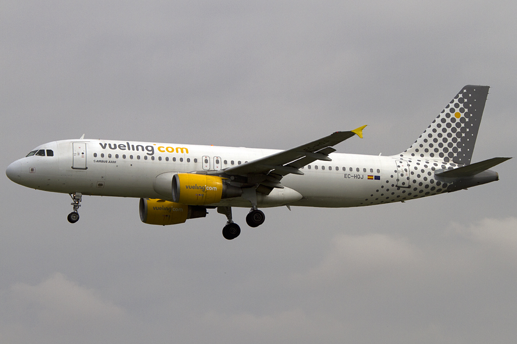 Vueling, EC-HQJ, Airbus, A320-214, 18.06.2011, BCN, Barcelona, Spain

