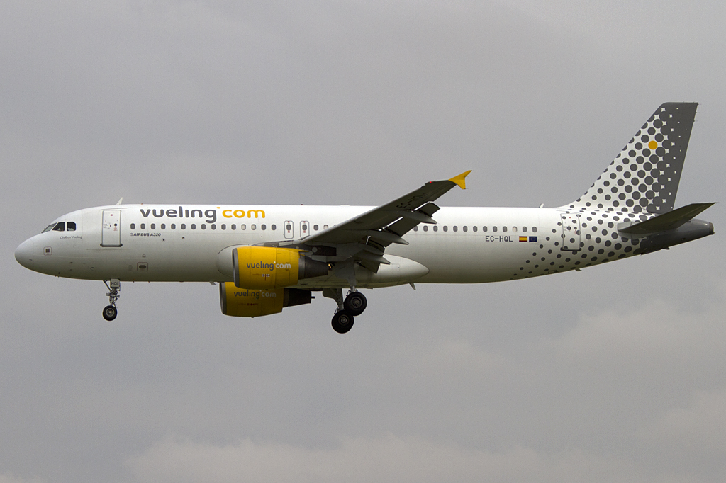 Vueling, EC-HQL, Airbus, A320-214, 18.06.2011, BCN, Barcelona, Spain 





