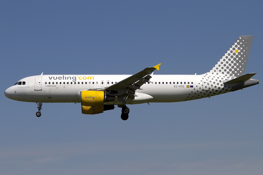 Vueling, EC-HTD, Airbus, A320-211, 01.05.2013, BCN, Barcelona, Spain 


