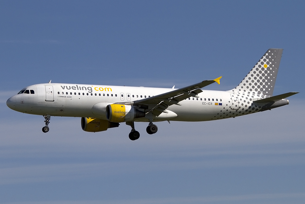 Vueling, EC-ICR, Airbus, A320-211, 01.05.2013, BCN, Barcelona, Spain





