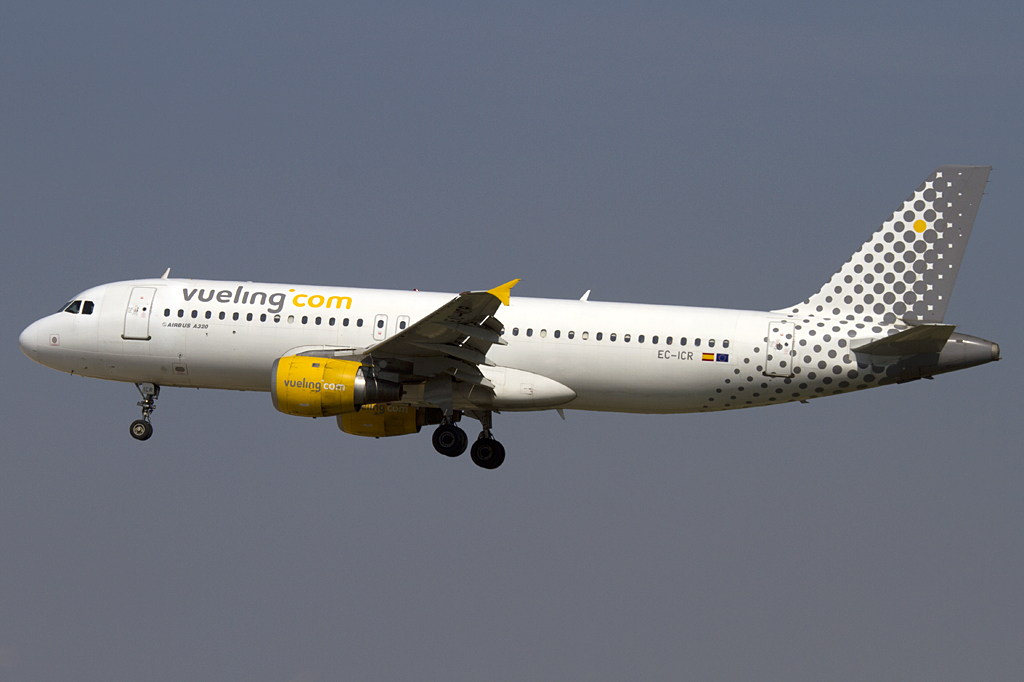 Vueling, EC-ICR, Airbus, A320-211, 06.09.2010, BCN, Barcelona, Spain 





