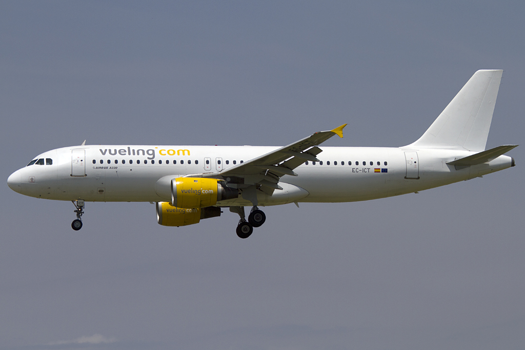 Vueling, EC-ICT, Airbus, A320-211, 16.06.2011, BCN, Barcelona, Spain 




