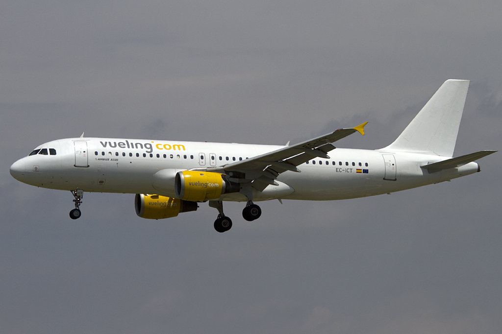 Vueling, EC-ICT, Airbus, A320-211, 18.06.2011, BCN, Barcelona, Spain 




