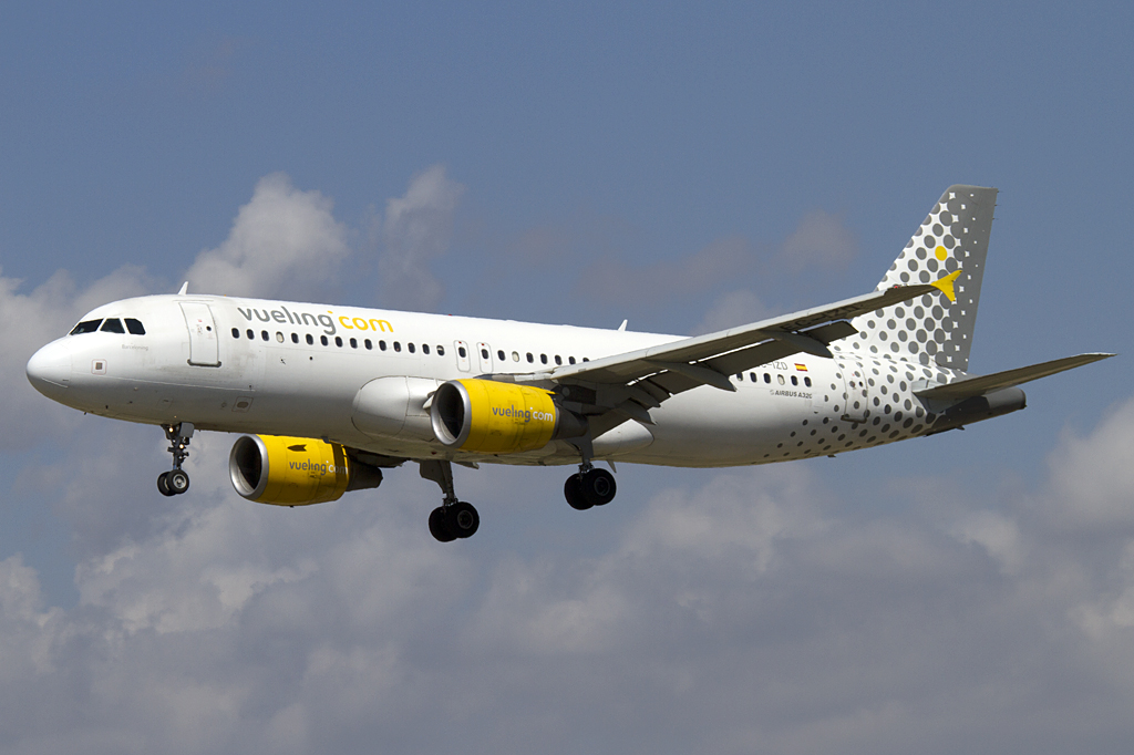 Vueling, EC-IZD, Airbus, A320-214, 10.09.2010, BCN, Barcelona, Spain 




