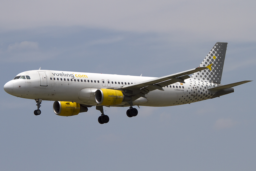 Vueling, EC-IZD, Airbus, A320-214, 18.06.2011, BCN, Barcelona, Spain 





