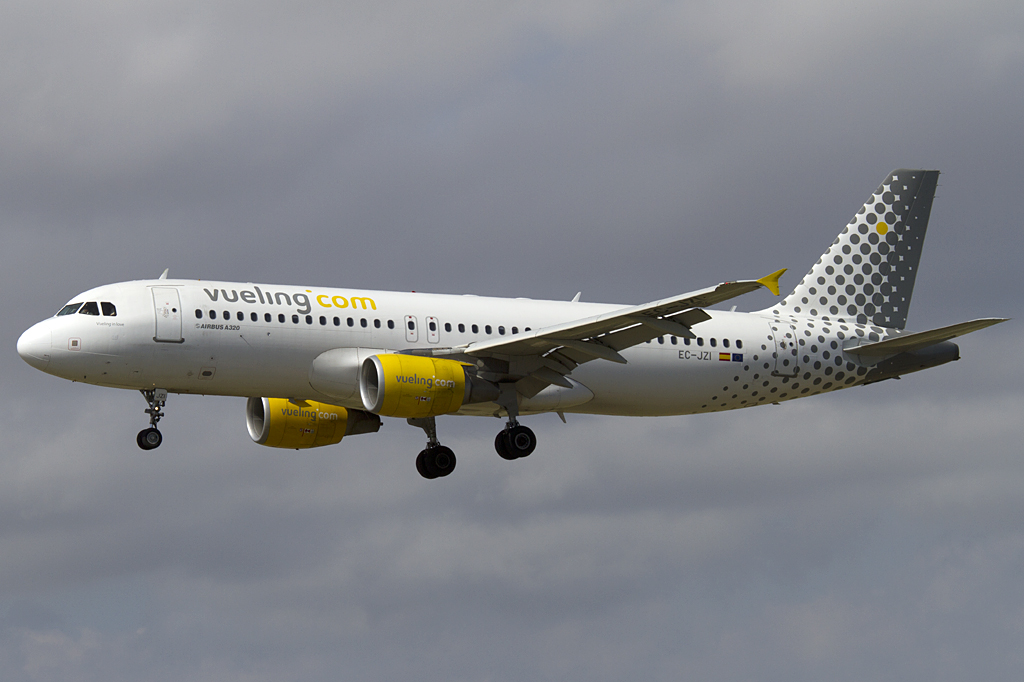 Vueling, EC-JZI, Airbus, A320-214, 10.09.2010, BCN, Barcelona, Spain 



