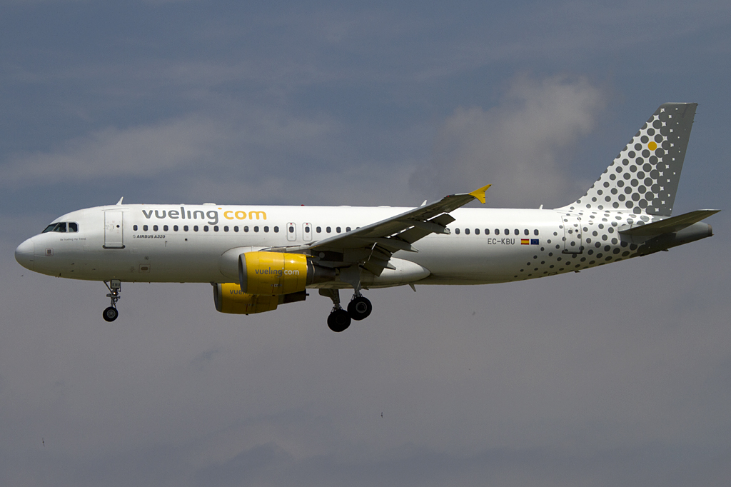 Vueling, EC-KBU, Airbus, A320-214, 18.06.2011, BCN, Barcelona, Spain



