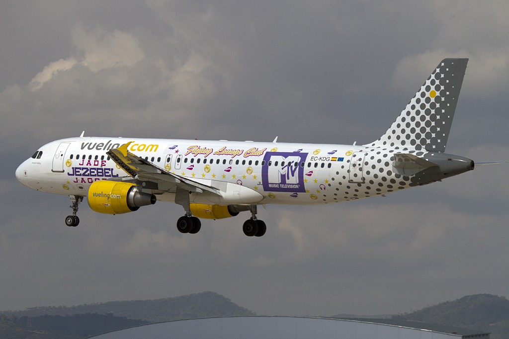 Vueling, EC-KDG, Airbus, A320-214, 10.09.2010, BCN, Barcelona, Spain 

