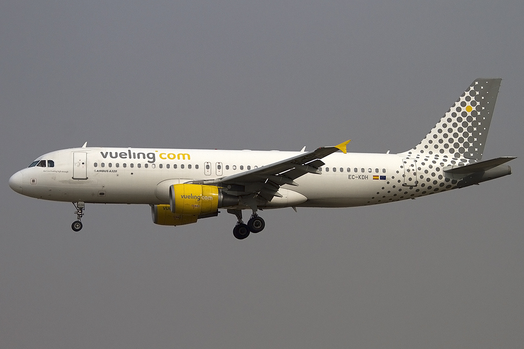 Vueling, EC-KDH, Airbus, A320-214, 08.09.2012, BCN, Barcelona, Spain 





