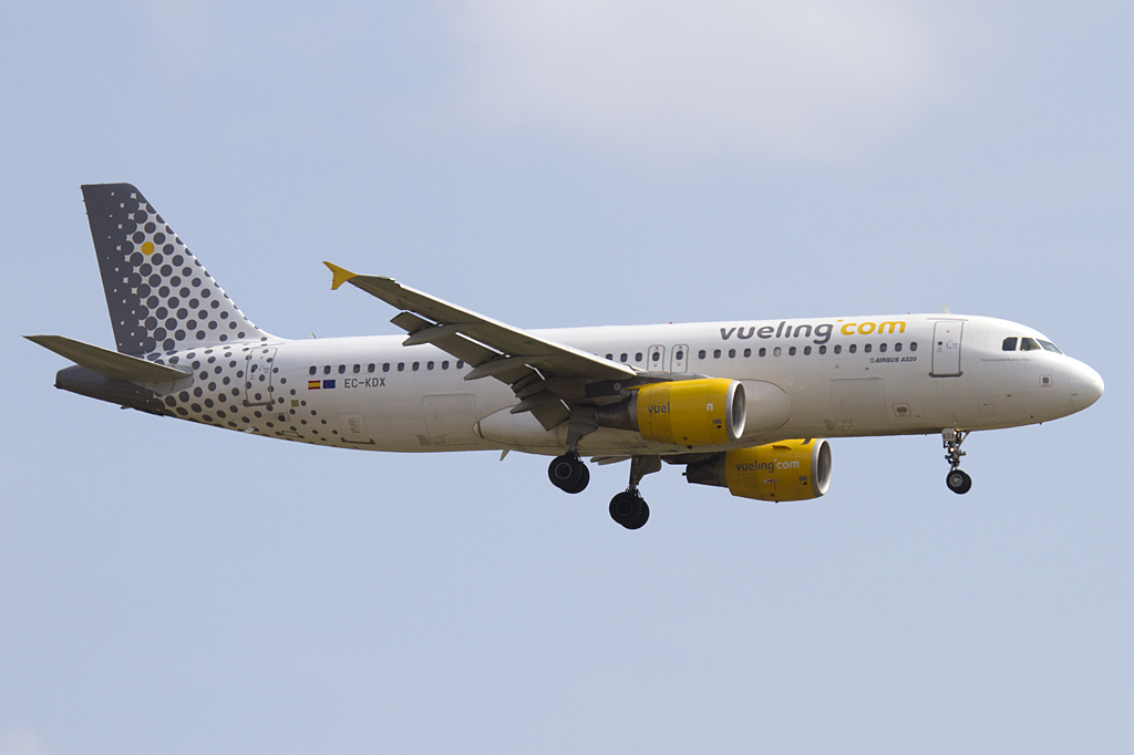Vueling, EC-KDX, Airbus, A320-216, 06.09.2010, BCN, Barcelona, Spain 




