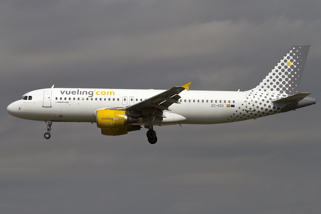 Vueling, EC-KDX, Airbus, A320-216, 10.09.2010, BCN, Barcelona, Spain 




