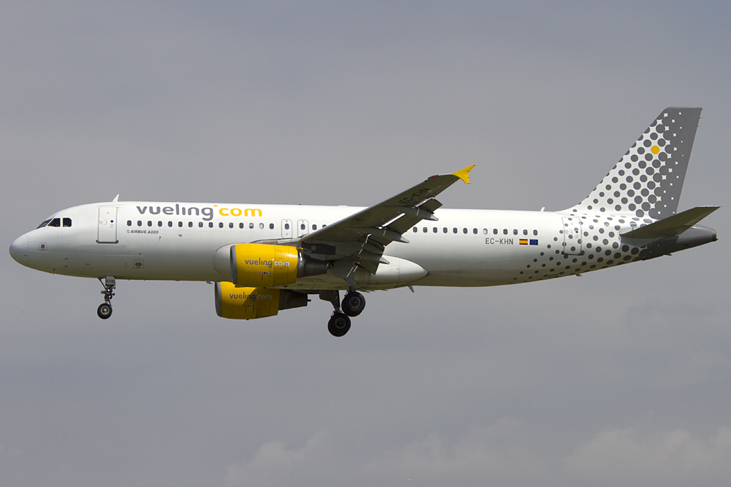Vueling, EC-KHN, Airbus, A320-216, 18.06.2011, BCN, Barcelona, Spain



