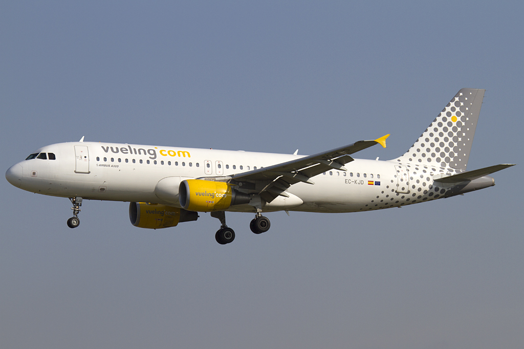 Vueling, EC-KJD, Airbus, A320-216, 06.09.2010, BCN, Barcelona, Spain 


