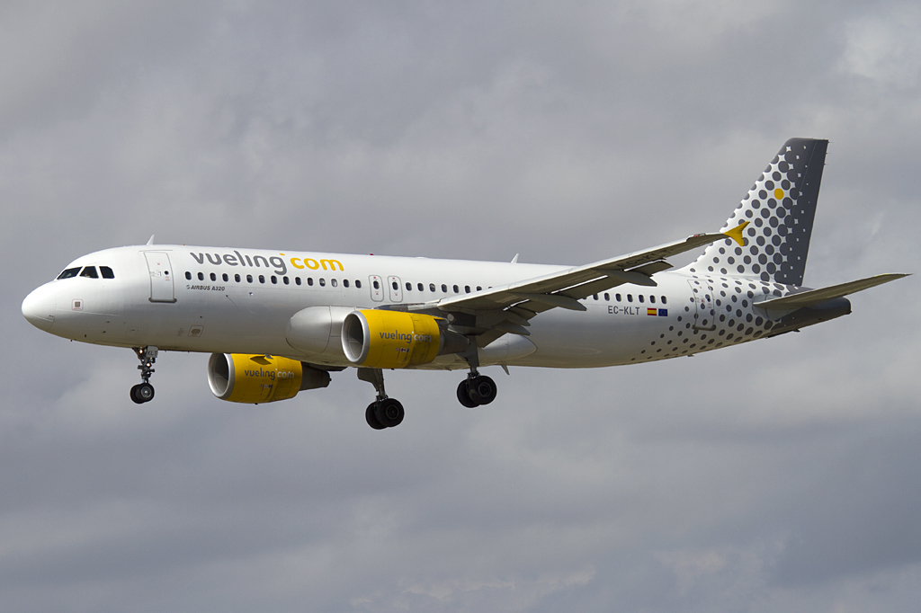 Vueling, EC-KLT, Airbus, A320-216, 10.09.2010, BCN, Barcelona, Spain 



