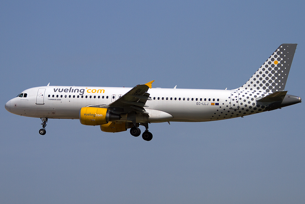 Vueling, EC-LLJ, Airbus, A320-214, 12.05.2012, BCN, Barcelona, Spain