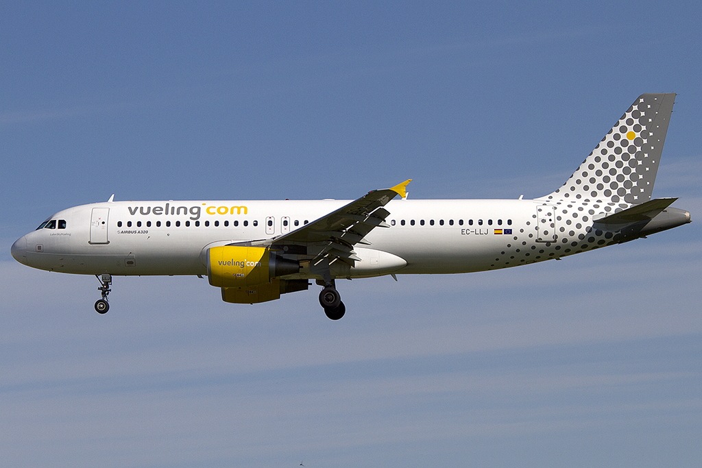 Vueling, EC-LLJ, Airbus, A320-216, 01.05.2013, BCN, Barcelona, Spain



