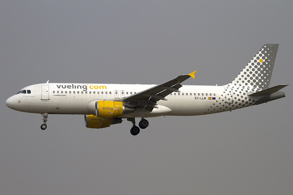 Vueling, EC-LLM, Airbus, A320-214, 08.09.2012, BCN, Barcelona, Spain 



