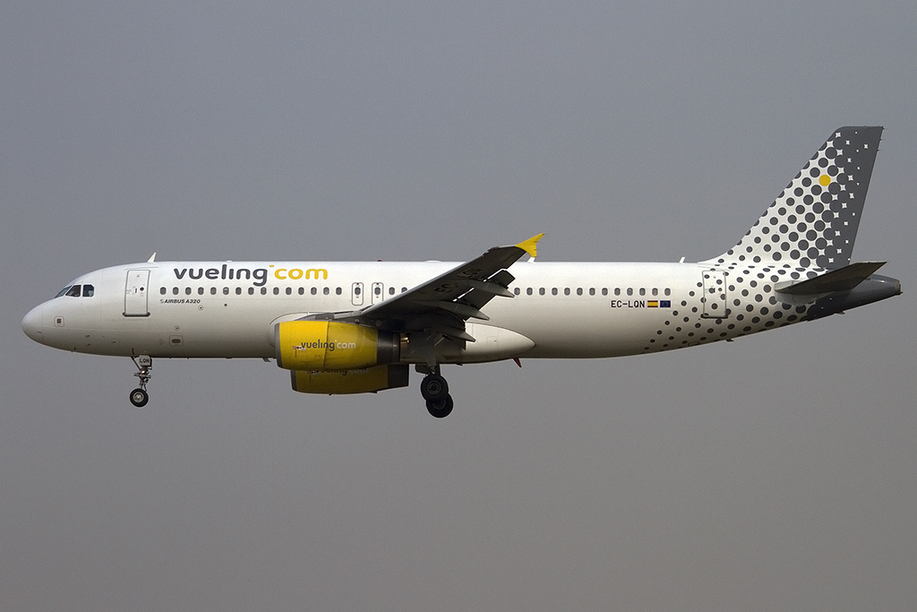 Vueling, EC-LQN, Airbus, A320-232, 08.09.2012, BCN, Barcelona, Spain 




