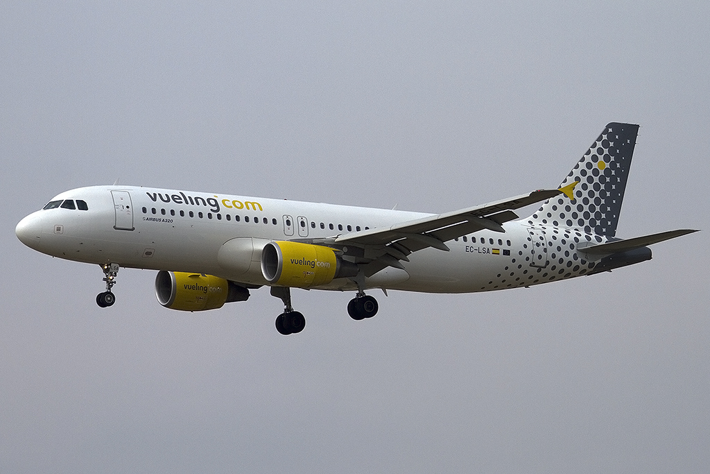 Vueling, EC-LSA, Airbus, A320-214, 08.09.2012, BCN, Barcelona, Spain




