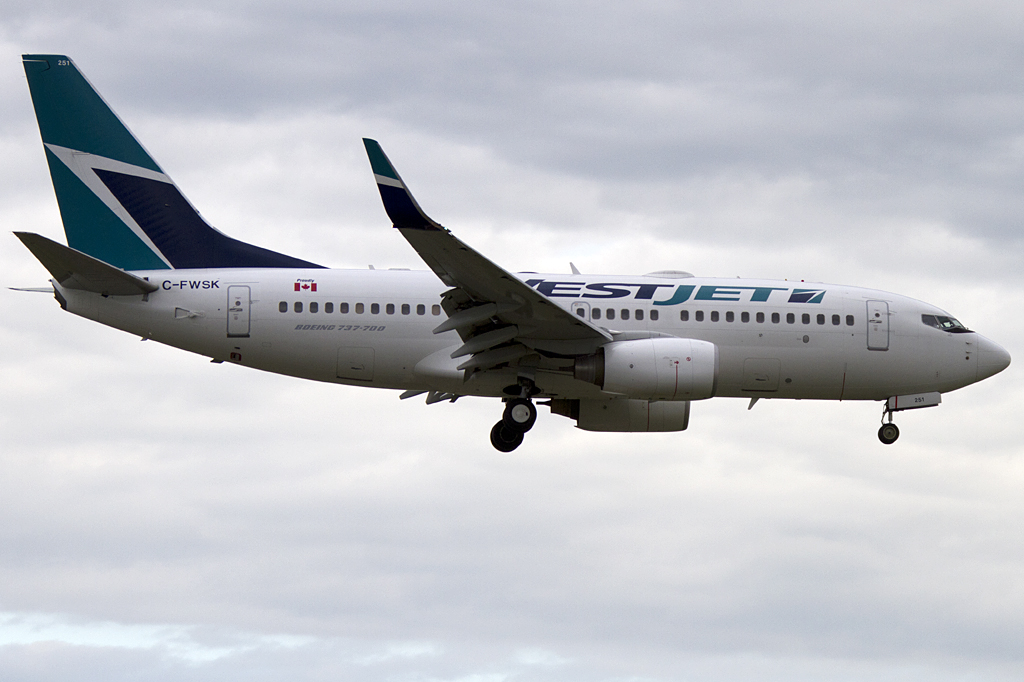 WestJet, C-FWSK, Boeing, B737-7CT, 24.08.2011, YUL, Montreal, Canada 






