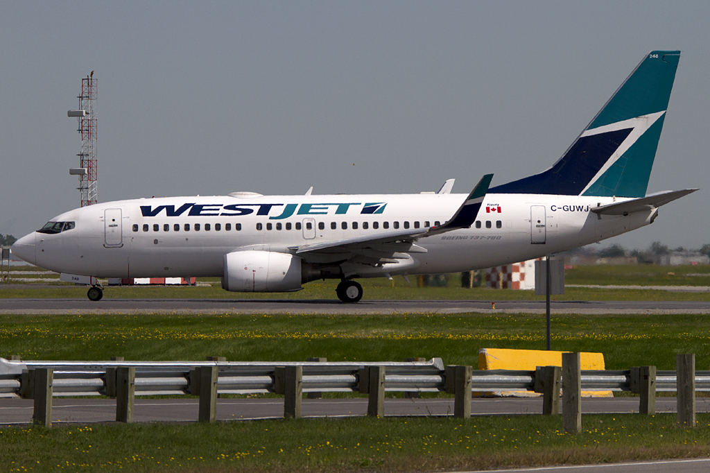 WestJet, C-GUWJ, Boeing, B737-7CT, 31.08.2011, YUL, Montreal, Canada 




